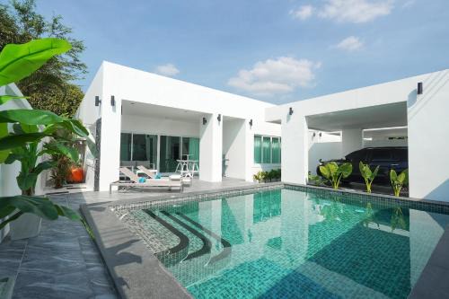 Nong Prue Villa | First Class Pool Villa Pattaya