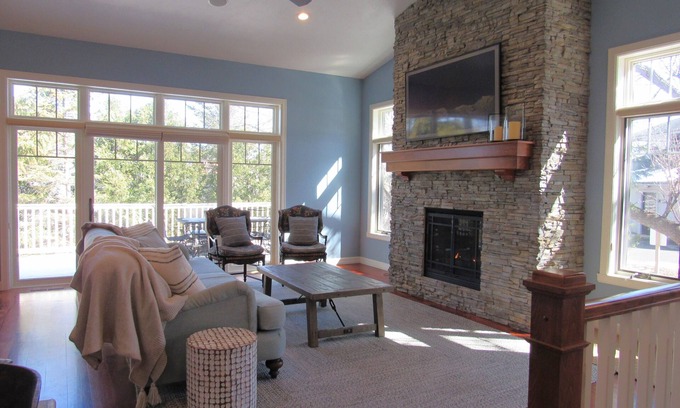 Fish Creek Condo | Fish Creek Beautiful Downtown Condo Sleeps 8