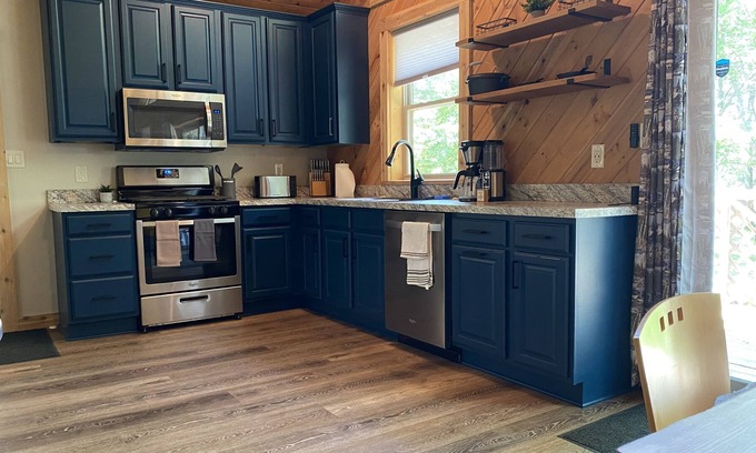 Siren House | Fish Lake Retreat! Leave the cities behind and relax at the lake.