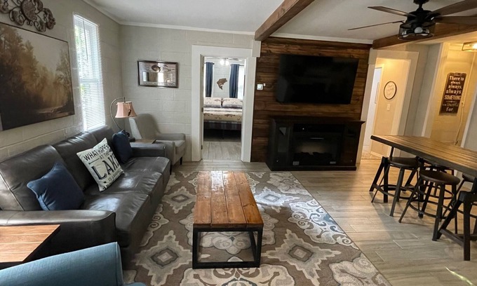 Wagoner Cabin | Fisherman's Flat Cozy 3-bedroom cabin short walk to water at Cypress Cove