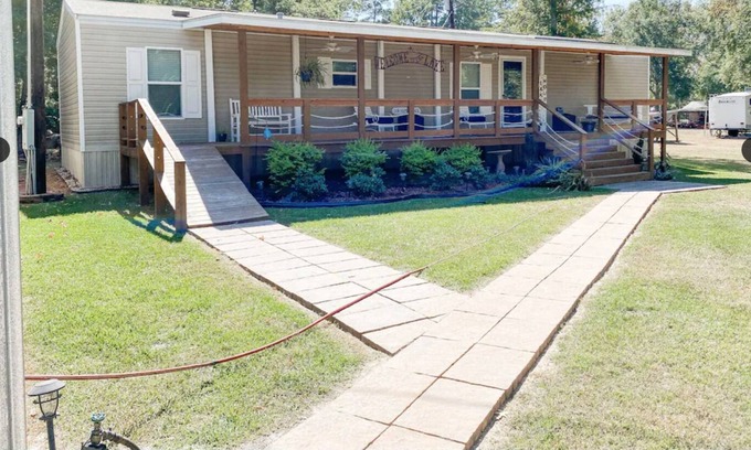 Brookeland House | Fisherman's Paradise-Walking distance to Mill Creek Park