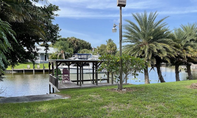 Taylor Creek House | Fisherman's Paradise; cozy 3 bed/2 bath home with dock & boat ramp