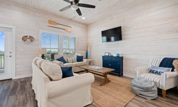 Rockport House | Fishful Thinking! Pool on the water, Kayaking & Fishing