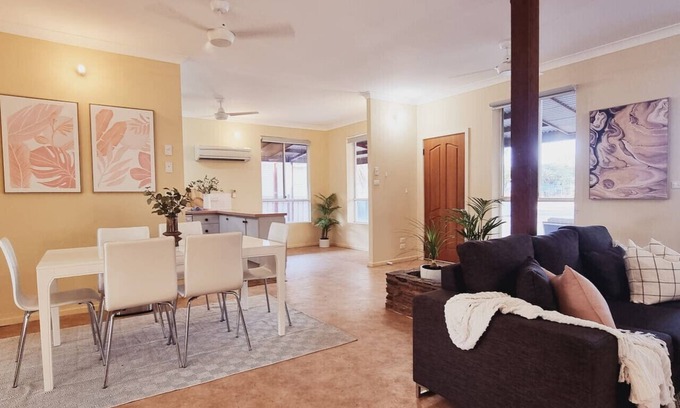 Onslow House | Fishing Dreams & Coastal Scenes in Onslow