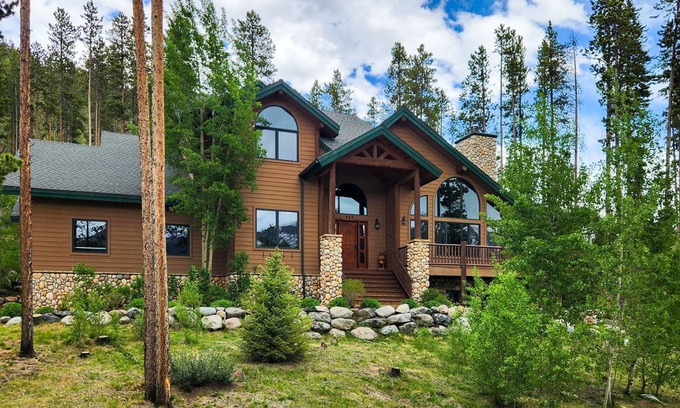 The Highlands House | Five Bedroom Breckenridge Home with Amazing Mountain Views