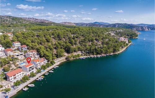 Zaton House | Five-Bedroom Holiday Home In Zaton