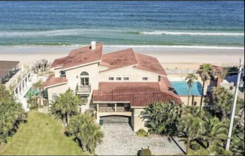 Flagler Beach Villa | Flagler Beach Ocean Front Villa w/Lg. In ground Pool-5-6Br/4Bth& attached apt