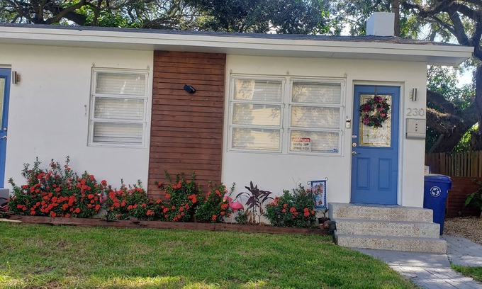 Sailboat Bend House | Flamingle here near Las Olas, Fort Lauderdale Beach & FLL Airport-near all