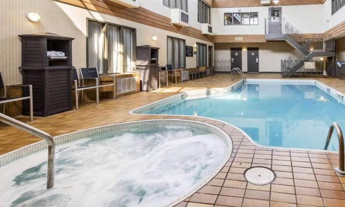 Medicine Hat Hotel | Flamingo Hotel
