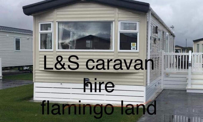 Kirby Misperton House | Flamingo Land Cedar wood CW80