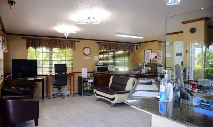 Okeechobee Hotel | Flamingo Motel