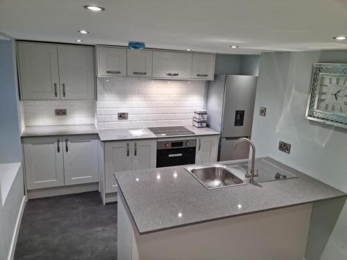 Tremadog Apartment | Flat 2 - Y Sgwar Restaurant