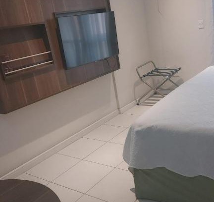 Centro Hotel | Flat com varanda, quarto de Morador Hotel 1112