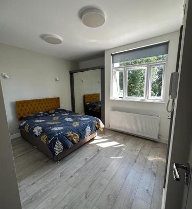 Hendon Apartment | Flat - Sleeps 4 & free parking