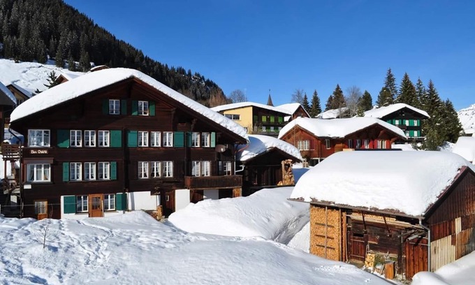 Murren Ski Chalet | Flat West in the Chalet bim Chilchli