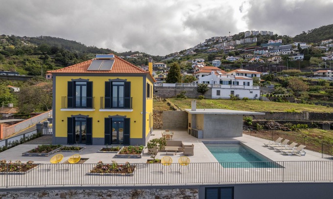 Sao Goncalo Ski Chalet | FLH Papaya Villa with Sea View