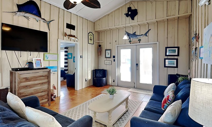 Bermuda Beach House | Flip Flop Beachside | Community Pool & Beach Access!
