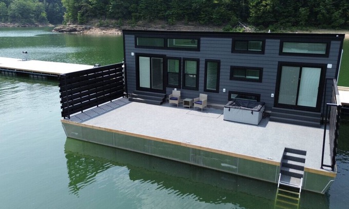 Russell Springs Boat Rental | Floathouzz-Gray Tiny XL