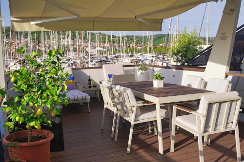 Seca House | Floating Sea house MIRAMARE