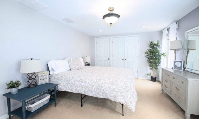Plant City House | Florida Vacation Magic, Pool, 8BR-5BA