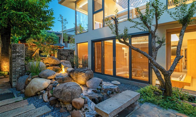 Conghua Bed & Breakfast | Flowing River Hot Spring Resort