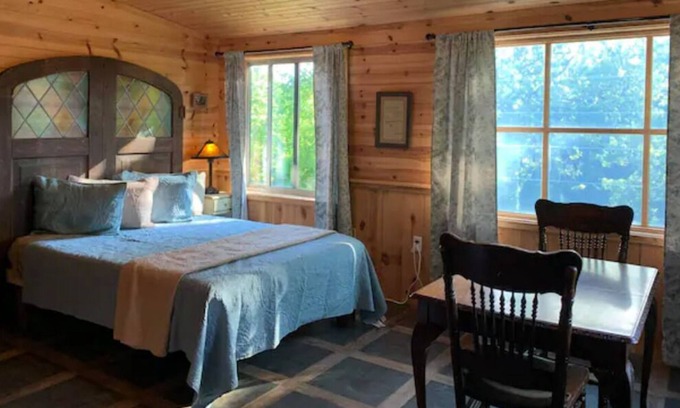 Steelville House | Flusszimmer Suite @ Meramec Riverside Lodge & Retreat