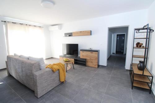 Cilipi Apartment | Fly in Apartment