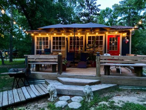 Montgomery House | Flyybyeinn-sam houston national forest