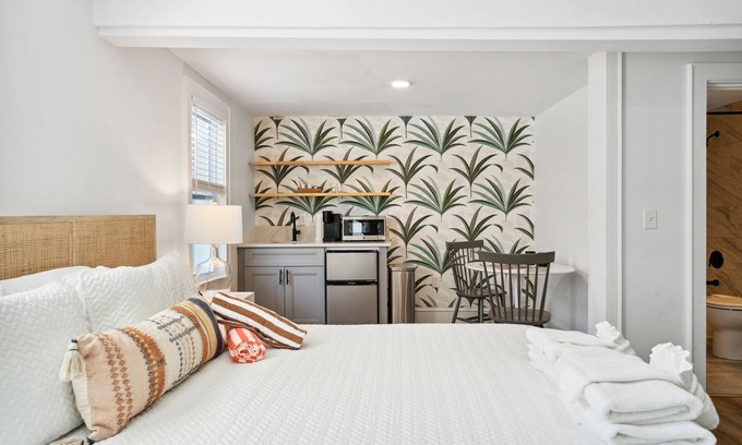 Folly Beach Hotel | Folliday Inn- The Falls Flyer: Room 14