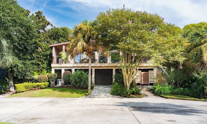 Folly Beach Hotel | Folly Vacation 620 Three Bedroom Home, one block to the beach and pet friendly