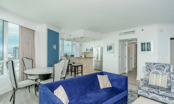 Mid Beach Apartment | FONTAINBLEAU Hotel 34th Fl Ocean/Bayview 2 bedroom
