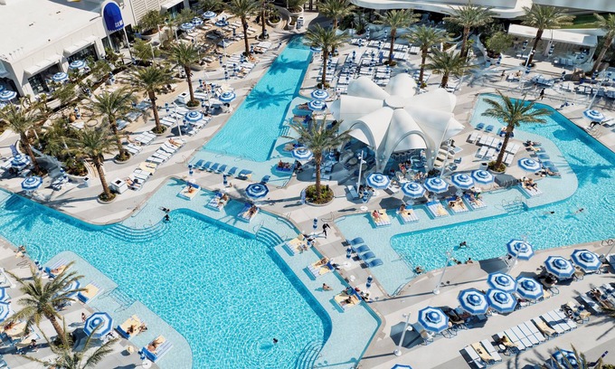 Las Vegas Strip Resort | Fontainebleau Las Vegas