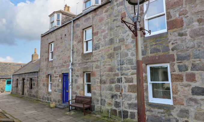 Central Aberdeen Cottage | FOOTDEE COTTAGE, family friendly, with a garden in Aberdeen