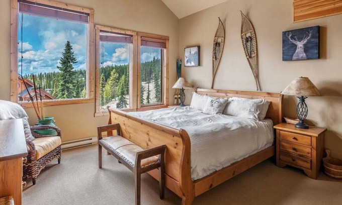 The Forest Apartment | Forest Lane Hideaway-Sleeps 18 w/Private Hot Tub