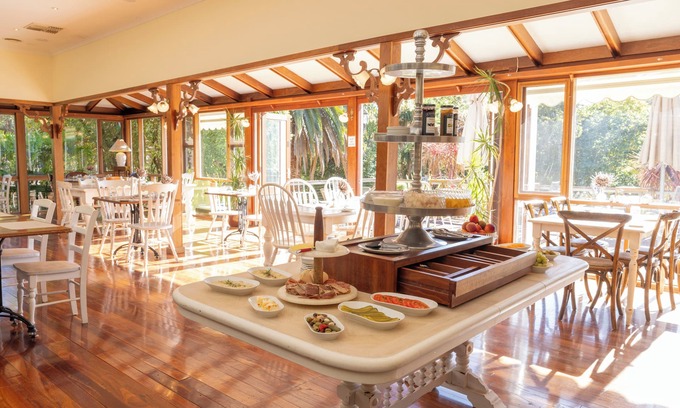 Pemberton House | Forest Lodge Resort