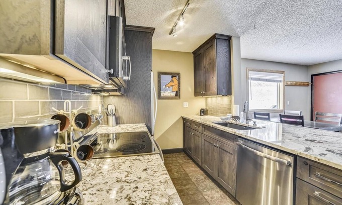 Frisco Condo | Forest Park F