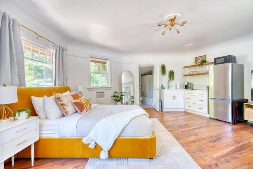Ashcreek Apartment | Forest Studio Oasis - Mile from Multnomah Village