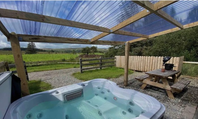Coleraine Ski Chalet | Forest View Cottage - Private Hot Tub