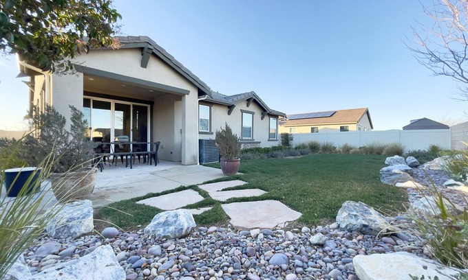 Lancaster House | Former Model Home, 3 Car Garage, Gym, Sleep 14