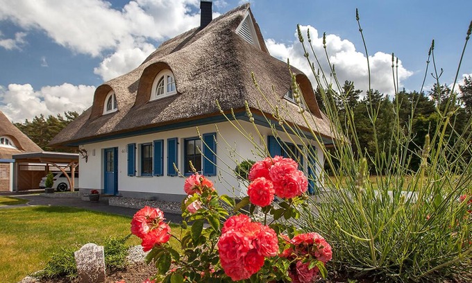 Barth House | Forsthaus, exclusive 5-star thatched house for 6 Pers.in Fuhlendorf w. Sauna/fireplace