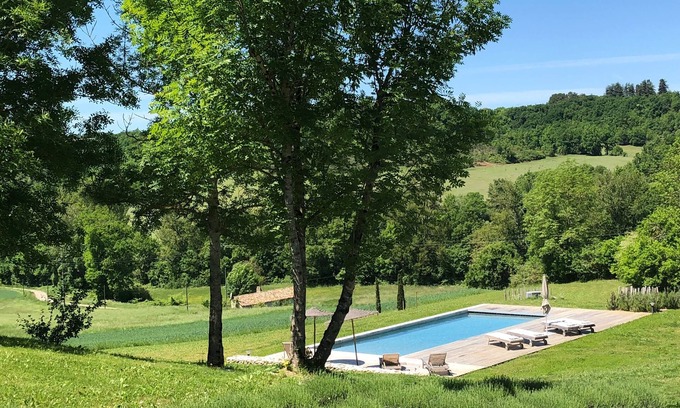 Montcuq House | Fortified house, rooms, calm and view in the Quercy Blanc