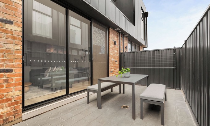 Bowden Apartment | Foundry Lane Apartments by Urban Rest