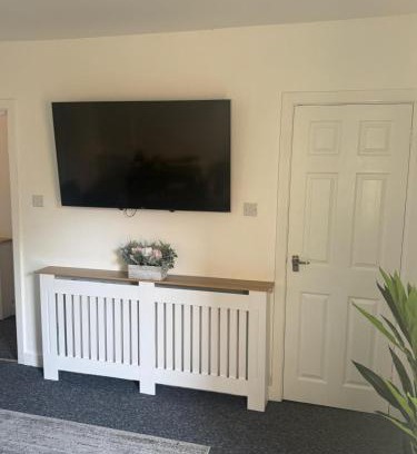 Enfield Lock Apartment | Four Bed Garden Luxe Enfield