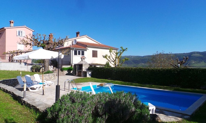 Brkac Apartment | Four-bedroom apartment with balcony Motovun - Bataji, Central Istria - Središnja Istra (A-7069-a)