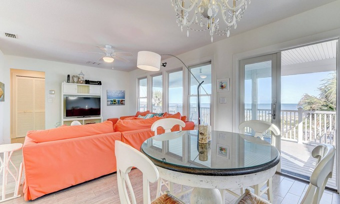 Crescent Beach Cottage | Four Palms