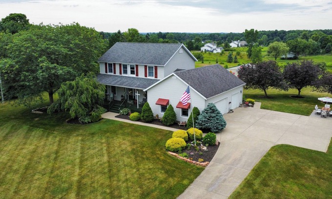 Lexington Other | Fox Haven Sleeps 10 Near Mid-Ohio Raceway, OSR and Snow Trails Ski Resort.