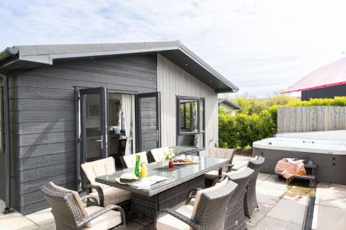 Lifton House | Foxglove Lodge, 31 Roadford Lake Lodges