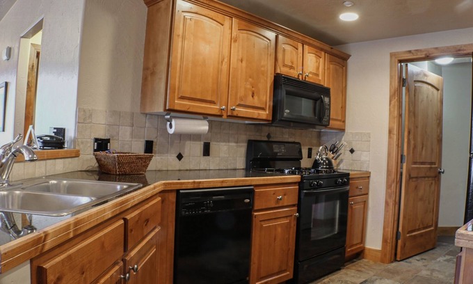Kimball Junction Condo | Foxpoint 2 Bedroom Condo by RedAwning
