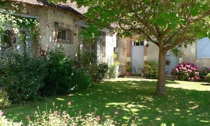 Rosnay Cottage | Charming 17th-18th Century Cottage in Berry, Private Garden, Near Brenne Park, Sleeps 6