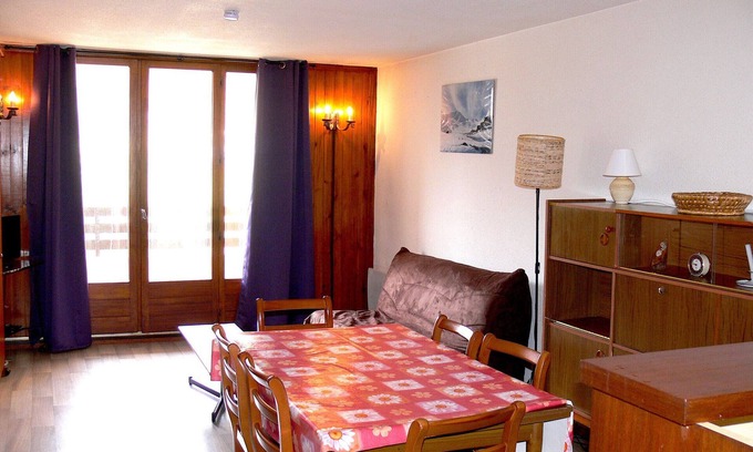 Gouaux-de-Larboust Apartment | Charming Ski-In Apartment, Sleeps 6, South-Facing Balcony, Ideal for Families - Peyragudes